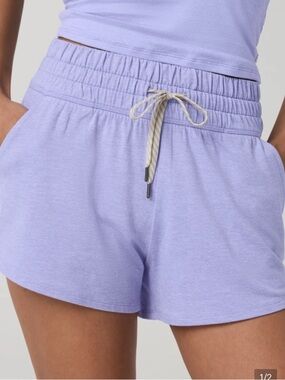 Vuori Halo Performance Short 2.0 Hyacinth Heather small NEW WITH TAGS